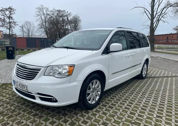 samochody osobowe Chrysler Town &amp; Country cena 52900 przebieg: 170000, rok produkcji 2015 z Miłakowo